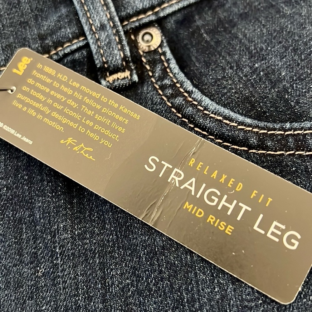 Lee~Blue Jeans / New With Tag / Relaxed Fit~Straight Leg~Mid Rise - Picture 3 of 12